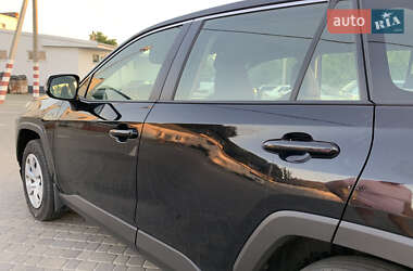 Позашляховик / Кросовер Toyota RAV4 2020 в 