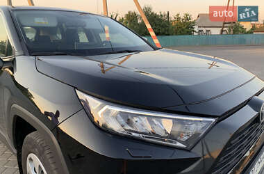 Позашляховик / Кросовер Toyota RAV4 2020 в 