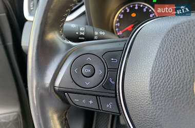 Позашляховик / Кросовер Toyota RAV4 2020 в 