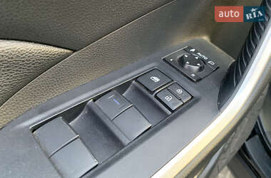 Позашляховик / Кросовер Toyota RAV4 2020 в 