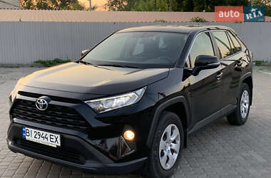 Позашляховик / Кросовер Toyota RAV4 2020 в 