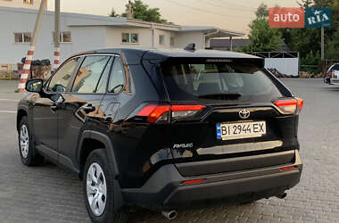 Позашляховик / Кросовер Toyota RAV4 2020 в 