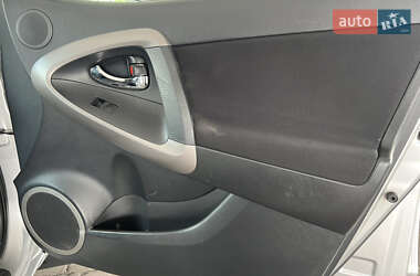 Позашляховик / Кросовер Toyota RAV4 2007 в 