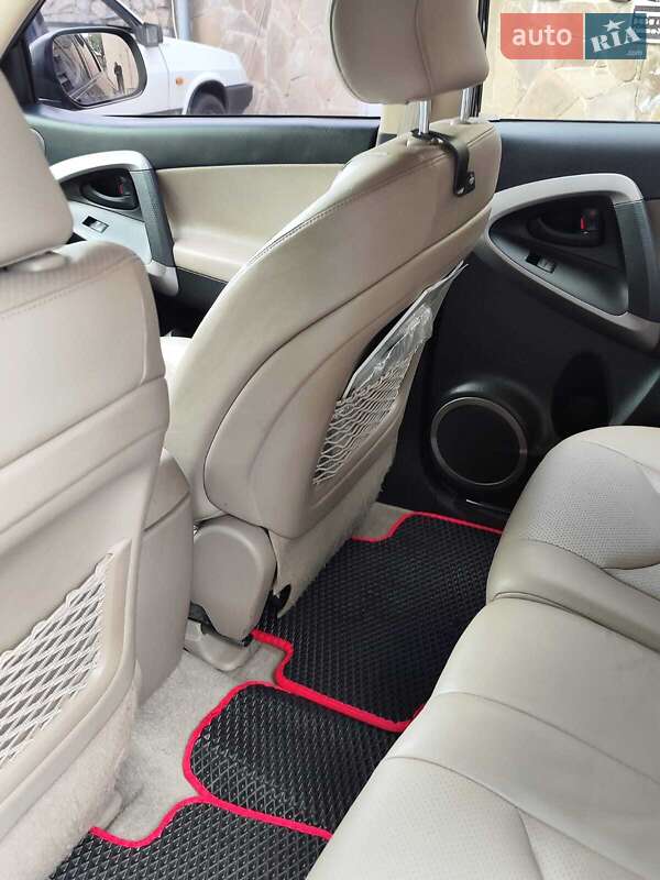 Внедорожник / Кроссовер Toyota RAV4 2006 в Харькове