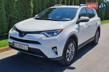 Внедорожник / Кроссовер Toyota RAV4 2018 в 