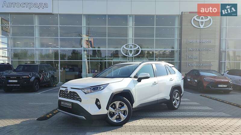 Внедорожник / Кроссовер Toyota RAV4 2020 в Киеве