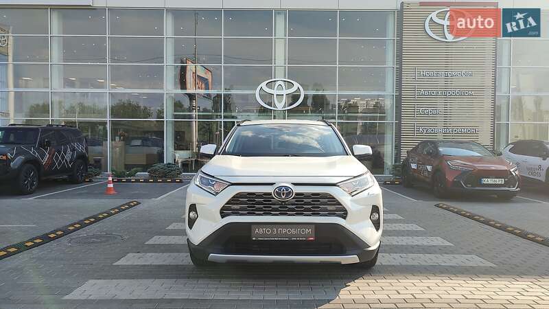 Внедорожник / Кроссовер Toyota RAV4 2020 в Киеве
