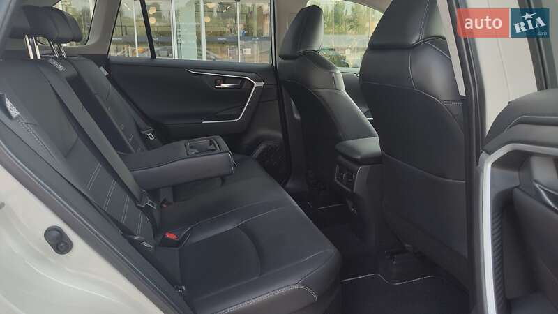 Внедорожник / Кроссовер Toyota RAV4 2020 в Киеве