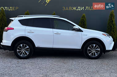 Внедорожник / Кроссовер Toyota RAV4 2016 в 
