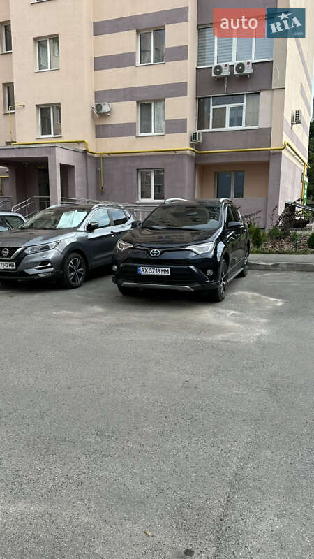Позашляховик / Кросовер Toyota RAV4 2017 в Харкові