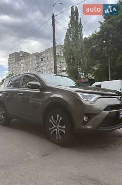 Внедорожник / Кроссовер Toyota RAV4 2017 в Хмельницком
