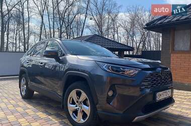 Внедорожник / Кроссовер Toyota RAV4 2020 в Киеве