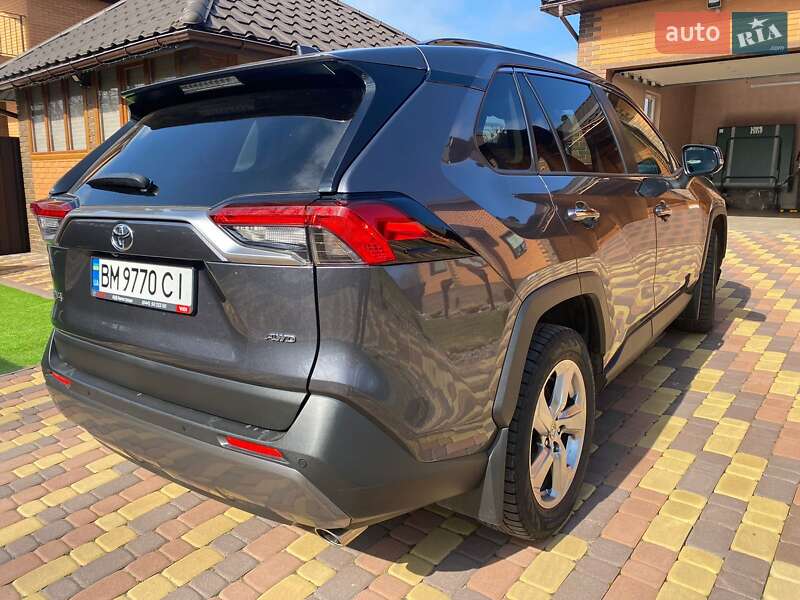 Внедорожник / Кроссовер Toyota RAV4 2020 в Киеве