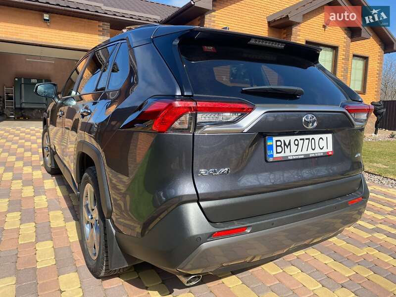 Внедорожник / Кроссовер Toyota RAV4 2020 в Киеве