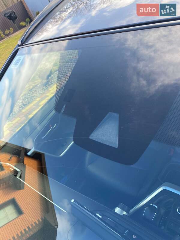 Внедорожник / Кроссовер Toyota RAV4 2020 в Киеве