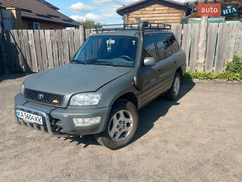 Внедорожник / Кроссовер Toyota RAV4 1998 в Броварах