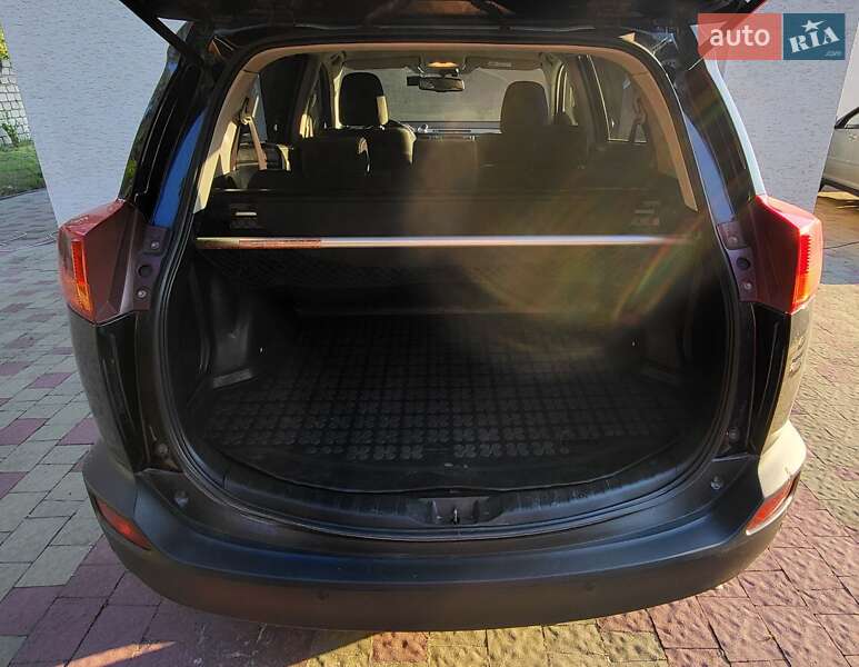 Внедорожник / Кроссовер Toyota RAV4 2014 в Золочеве