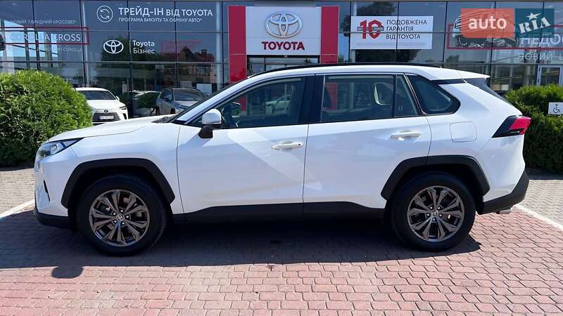 Внедорожник / Кроссовер Toyota RAV4 2022 в Хмельницком