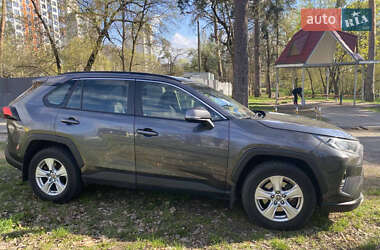 Внедорожник / Кроссовер Toyota RAV4 2019 в Киеве