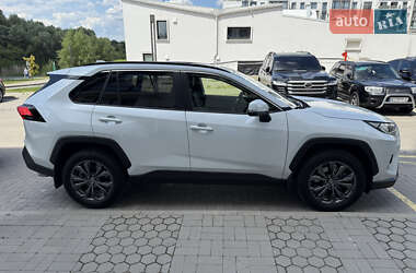 Позашляховик / Кросовер Toyota RAV4 2023 в 
