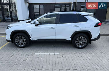 Позашляховик / Кросовер Toyota RAV4 2023 в 