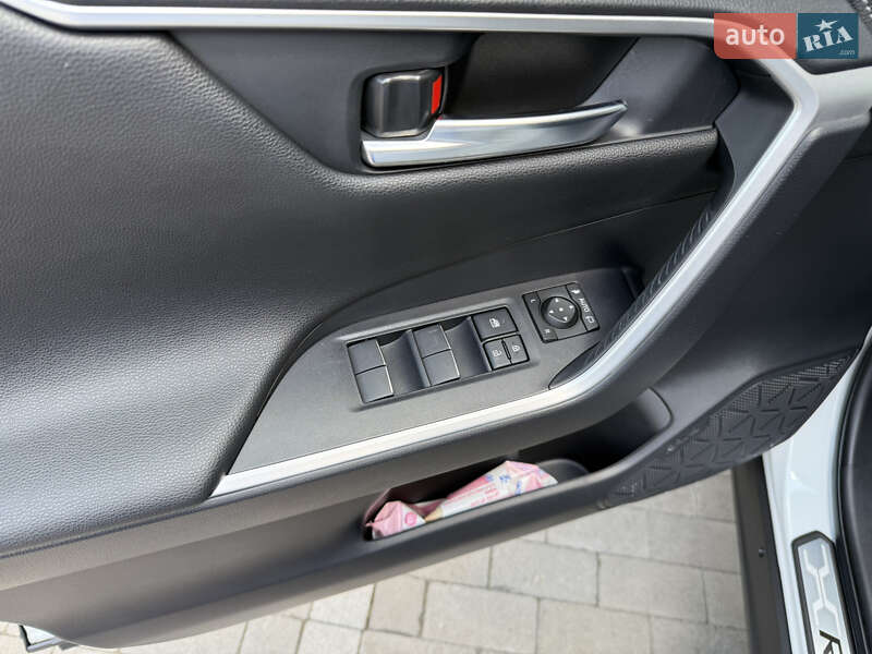 Позашляховик / Кросовер Toyota RAV4 2023 в Києві