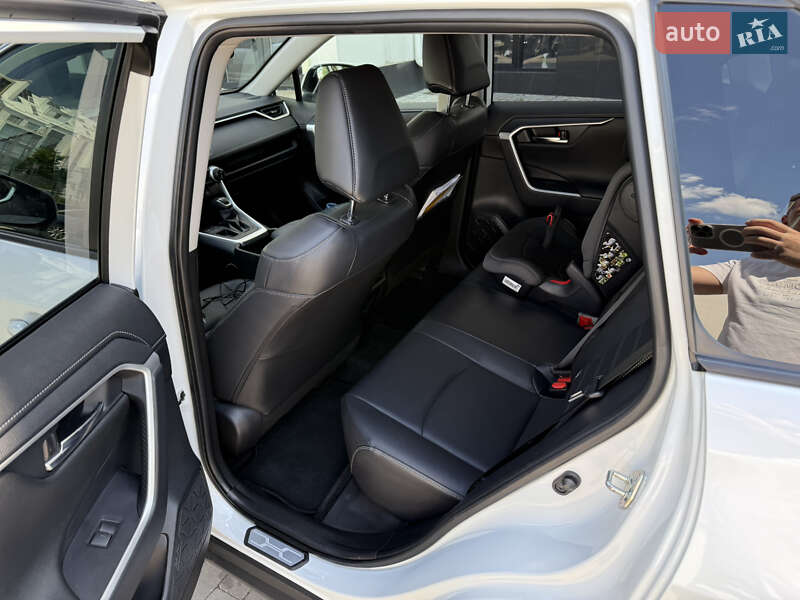 Позашляховик / Кросовер Toyota RAV4 2023 в Києві