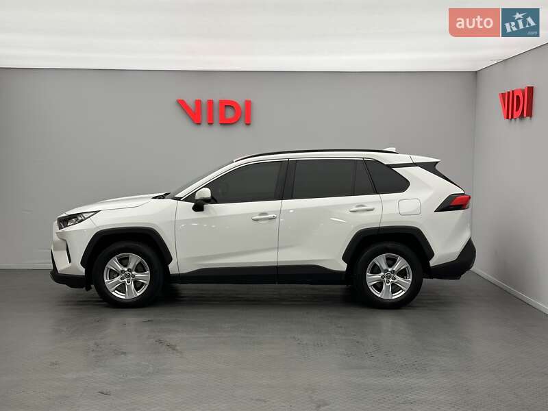 Внедорожник / Кроссовер Toyota RAV4 2019 в Киеве