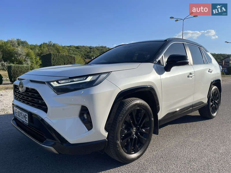 Позашляховик / Кросовер Toyota RAV4 2023 в Дніпрі