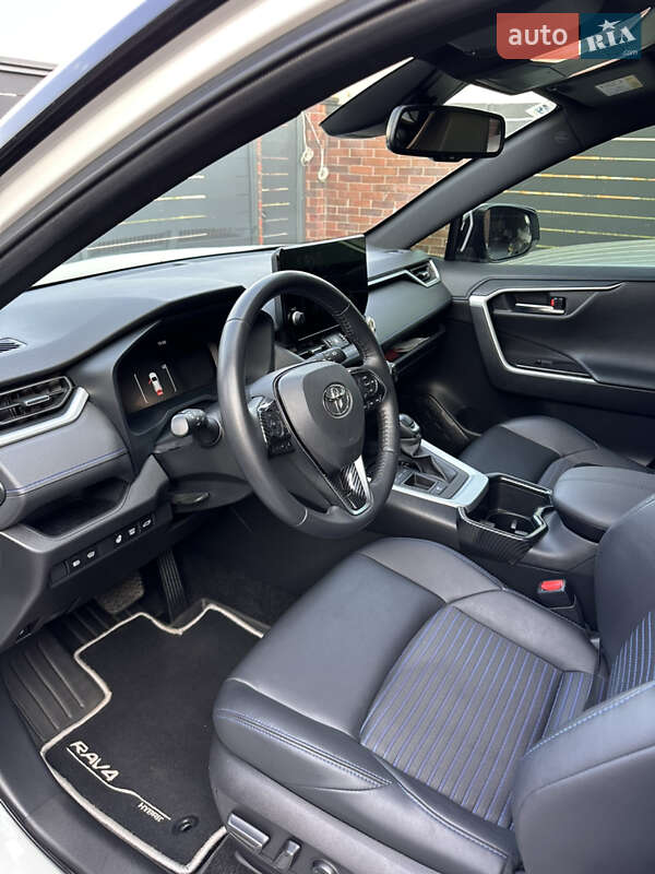 Позашляховик / Кросовер Toyota RAV4 2023 в Дніпрі