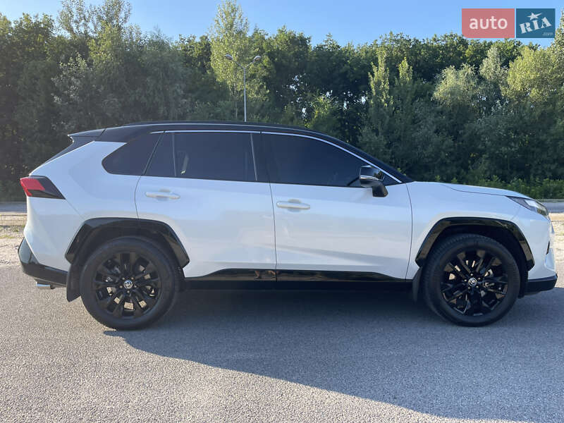 Позашляховик / Кросовер Toyota RAV4 2023 в Дніпрі