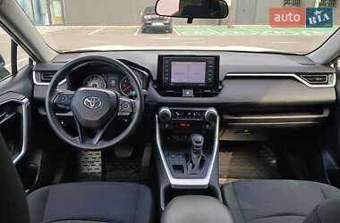 Позашляховик / Кросовер Toyota RAV4 2022 в 