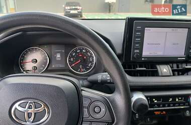 Позашляховик / Кросовер Toyota RAV4 2022 в 