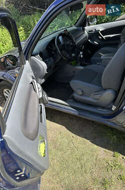 Позашляховик / Кросовер Toyota RAV4 2003 в 