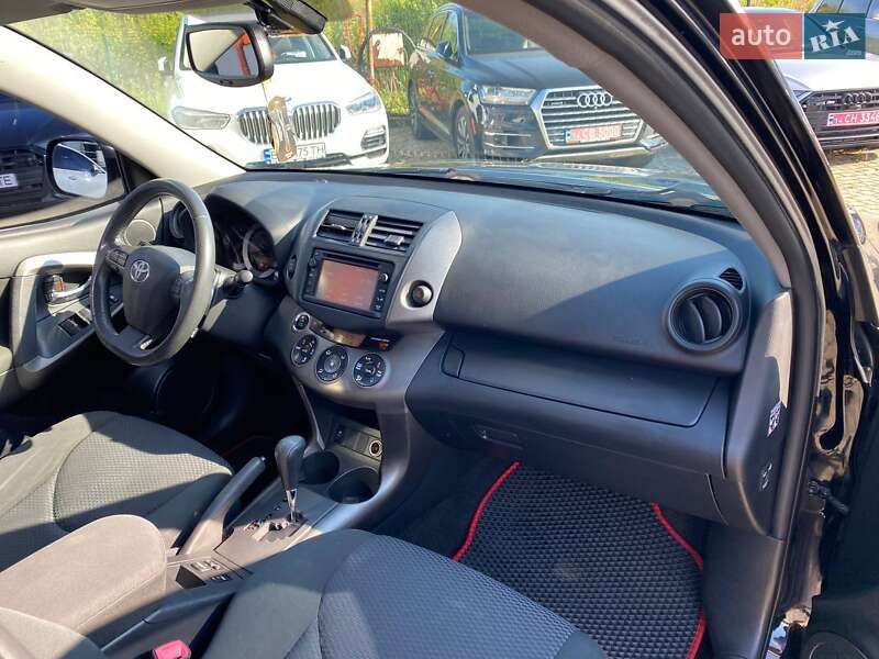 Позашляховик / Кросовер Toyota RAV4 2012 в Львові