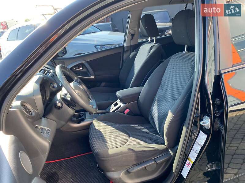 Позашляховик / Кросовер Toyota RAV4 2012 в Львові