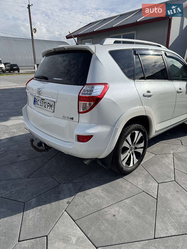 Внедорожник / Кроссовер Toyota RAV4 2010 в Городке