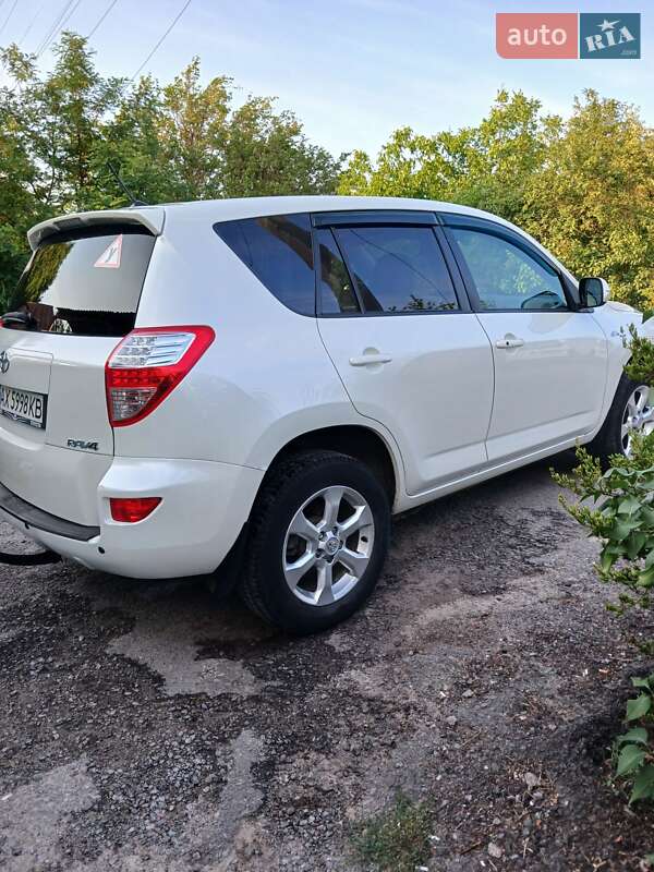 Внедорожник / Кроссовер Toyota RAV4 2010 в Харькове