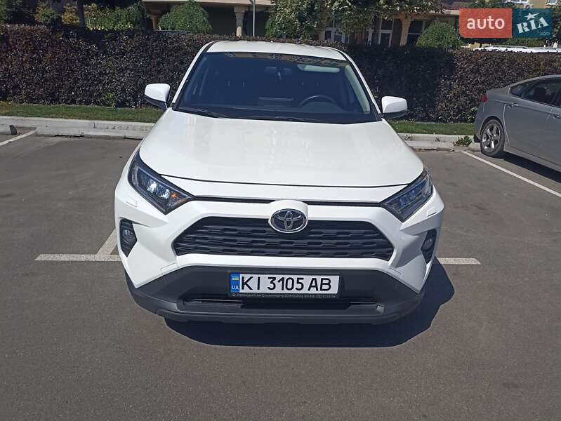 Внедорожник / Кроссовер Toyota RAV4 2020 в Киеве