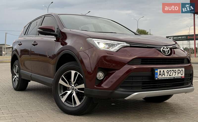 Внедорожник / Кроссовер Toyota RAV4 2017 в Киеве