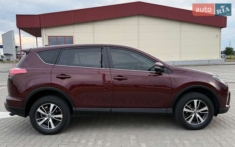 Внедорожник / Кроссовер Toyota RAV4 2017 в Киеве