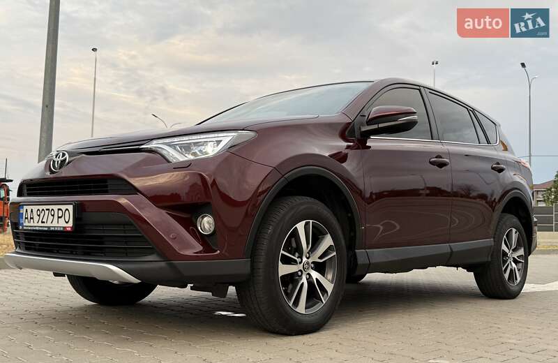 Внедорожник / Кроссовер Toyota RAV4 2017 в Киеве