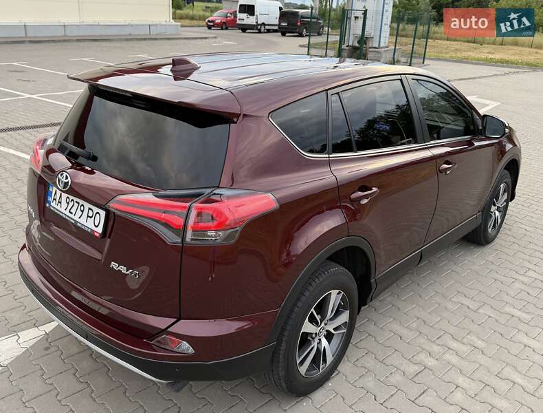 Внедорожник / Кроссовер Toyota RAV4 2017 в Киеве