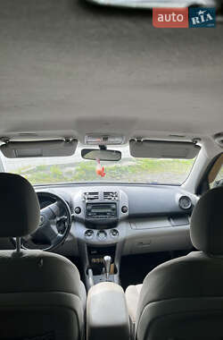 Внедорожник / Кроссовер Toyota RAV4 2006 в 