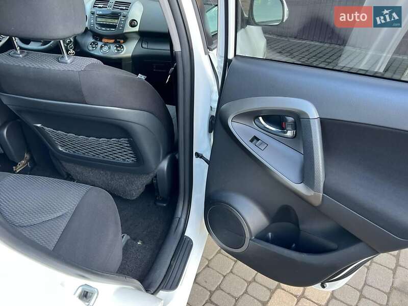 Внедорожник / Кроссовер Toyota RAV4 2011 в Коломые