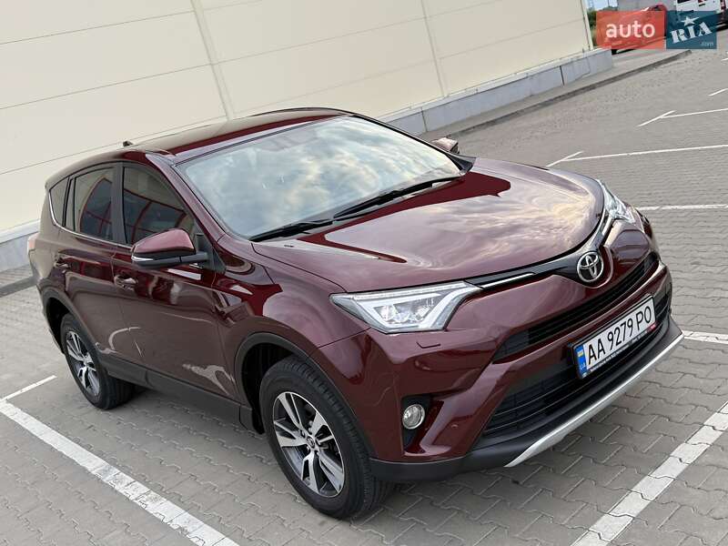 Внедорожник / Кроссовер Toyota RAV4 2017 в Киеве