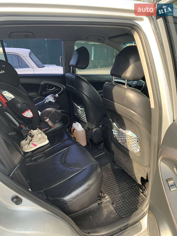 Внедорожник / Кроссовер Toyota RAV4 2006 в Харькове