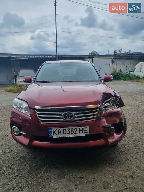 Внедорожник / Кроссовер Toyota RAV4 2010 в Киеве