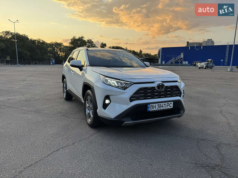 Внедорожник / Кроссовер Toyota RAV4 2022 в Николаеве
