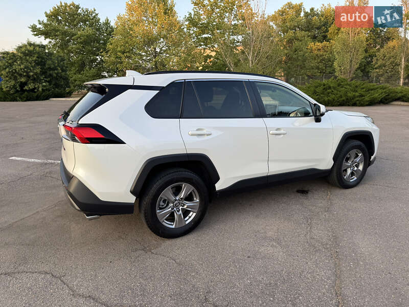 Внедорожник / Кроссовер Toyota RAV4 2022 в Николаеве